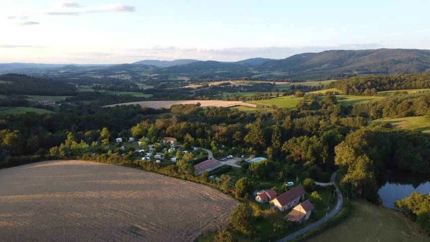 Gîte pour 2 personnes, avec jardin ainsi que piscine et vue, animaux acceptés à La Tagnière