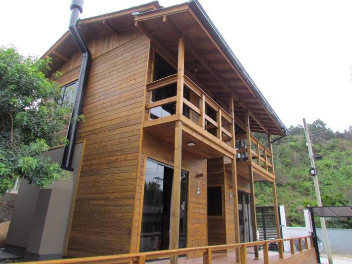 Casas e apartamentos de temporada para 4 pessoas, com vista e jardim, com animais de estimação em Governador Celso Ramos