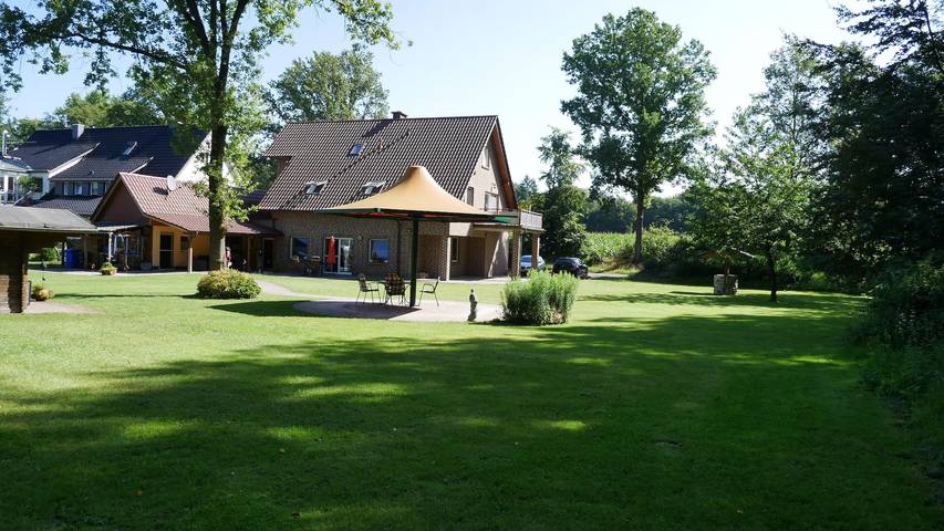 Ferienwohnung für 4 Personen, mit Balkon/Terrasse und Terrasse sowie Garten