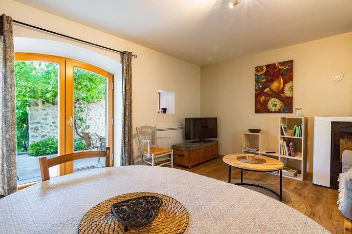 Gîte « La Peyrolle » avec terrasse privée, jardin et Wi-Fi in Aouste-sur-Sye, Région de Die