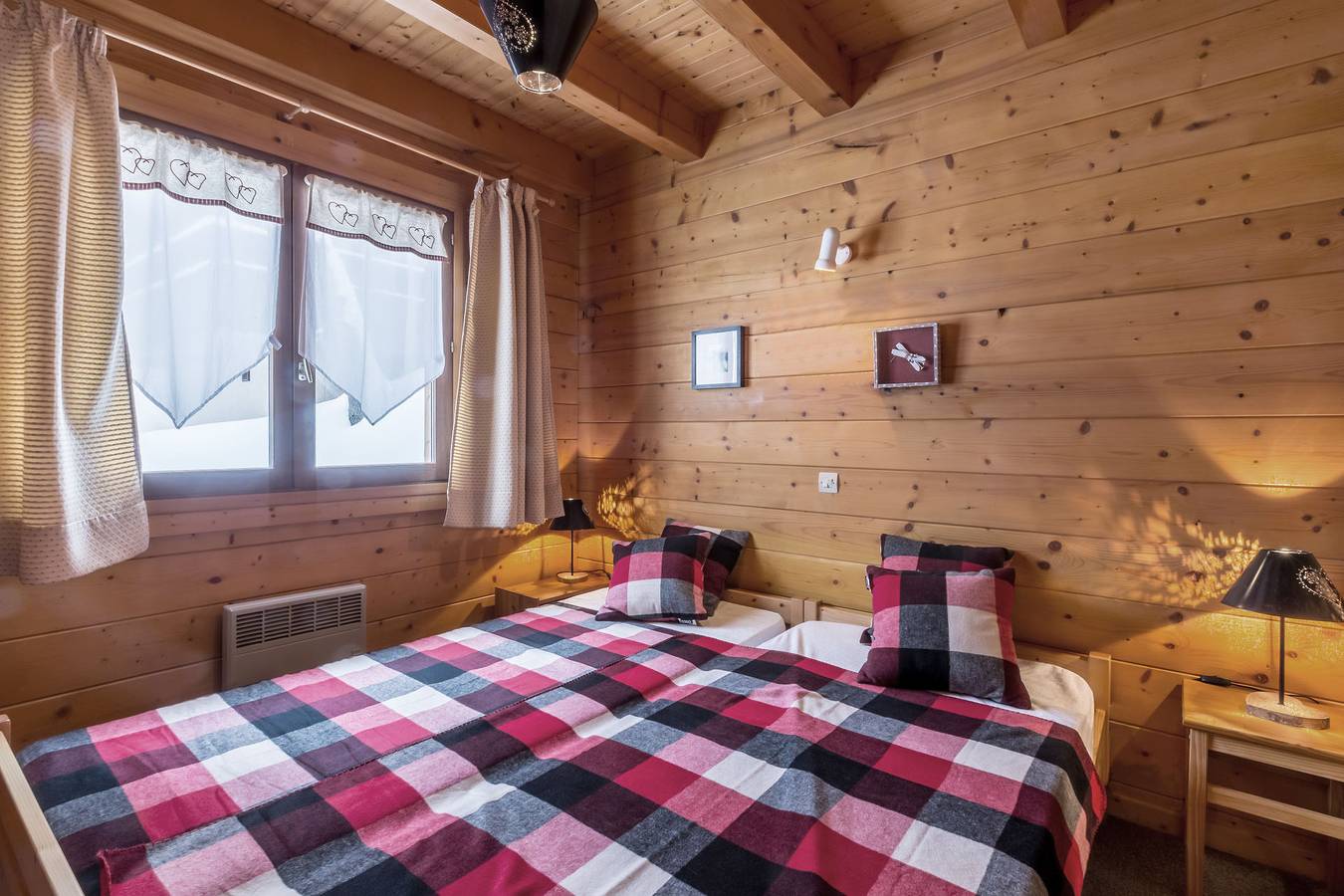 Individual 10 guests, chalet, fireplace, garage, Wi-Fi access (Piso04) in La Clusaz, Annecy region