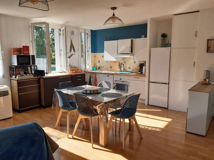 Gîte pour 8 personnes, avec Balcon et Terrasse ainsi que Jardin et Vue à Bun