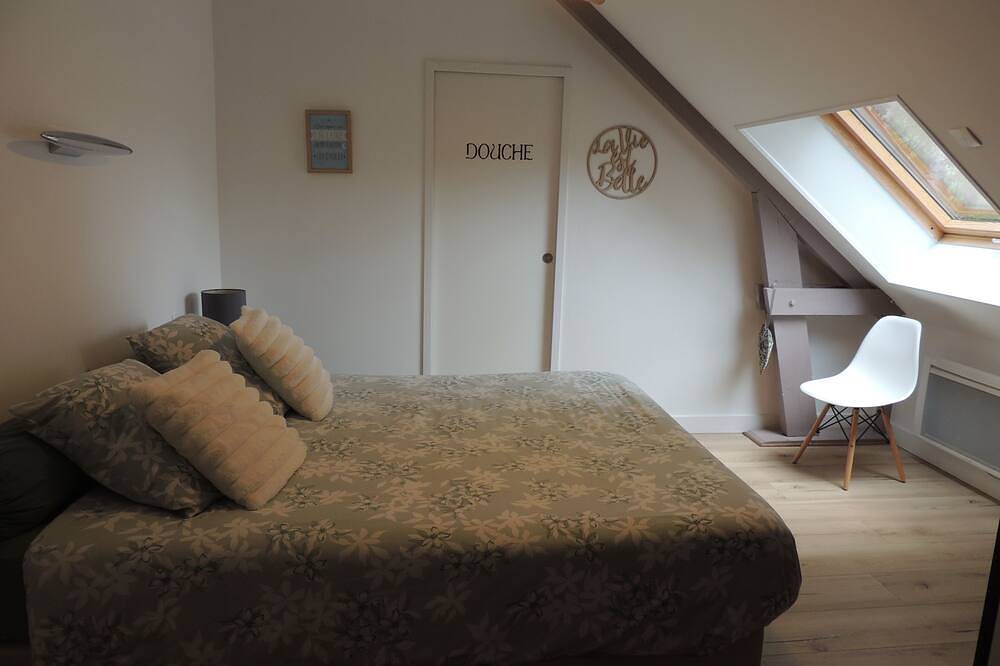 Chambre d'hôte accès indépendant, située en pleine campagne. in Vernie, Sarthe