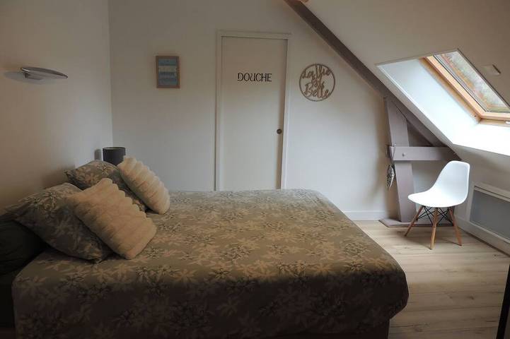 Chambre d'hôte accès indépendant, située en pleine campagne. in Vernie, Sarthe