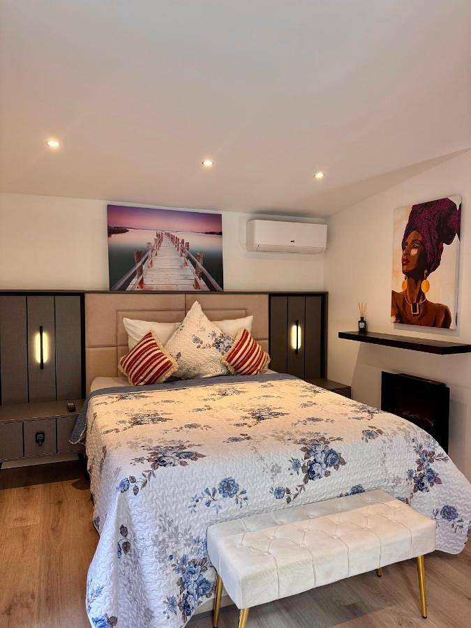 Gîte pour 2 personnes, avec piscine et jardin ainsi que sauna et jacuzzi à Meyzieu - 2