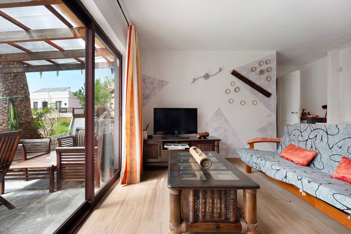 Appartement entier, Appartement Ana avec vue sur les montagnes, vue sur la mer, Wi-Fi et terrasse. in San Marcos, Tenerife du Nord