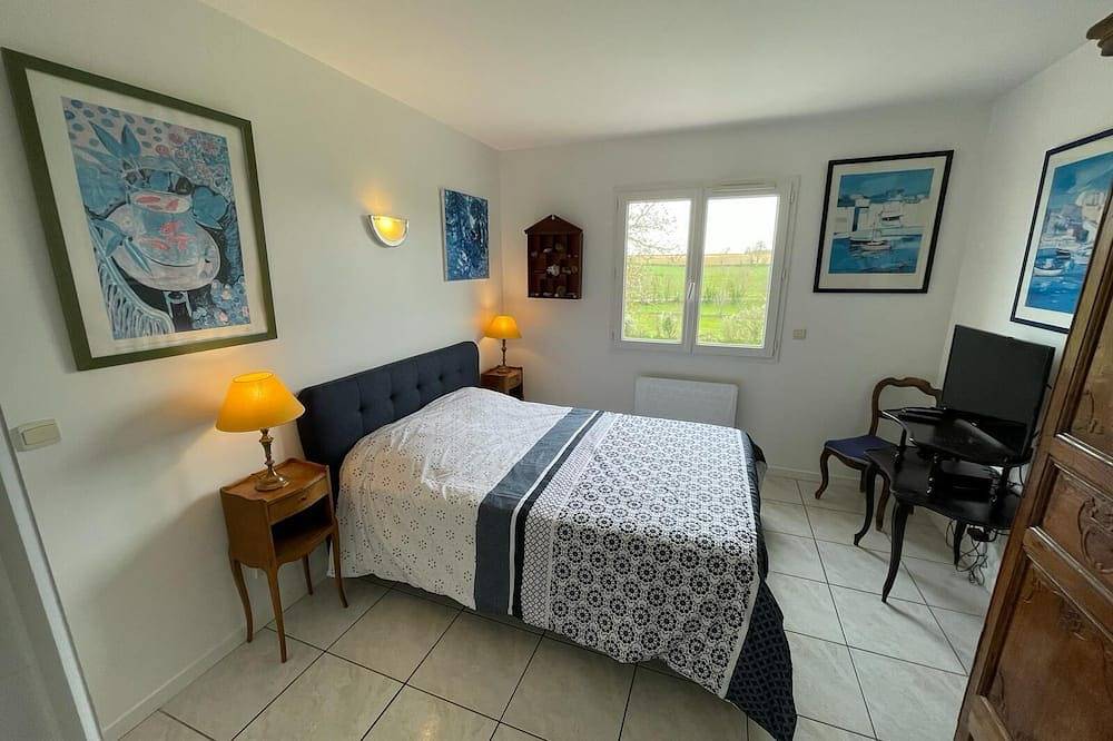 Villa 500 m from the D-Day landing beaches with panoramic sea and bocage views. in Arromanches-les-Bains, Bayeux region