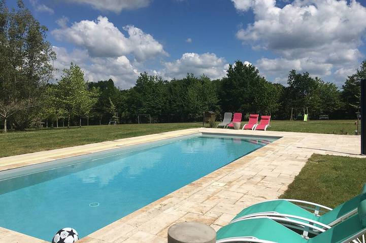 Gîte pour 4 personnes, avec Jacuzzi et Terrasse ainsi que Jardin et Piscine à Francueil