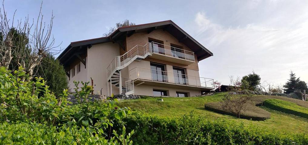 Maison d’hôte pour 2 personnes, avec Balcon et Terrasse ainsi que Sauna et Vue sur le lac dans Lac Léman (France)