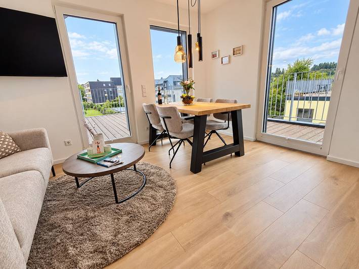 Ganze Wohnung, Moderne Ferienwohnung im Gebirgsresort Winterberg mit großer Terrasse und Sauna in Winterberg, Hochsauerlandkreis