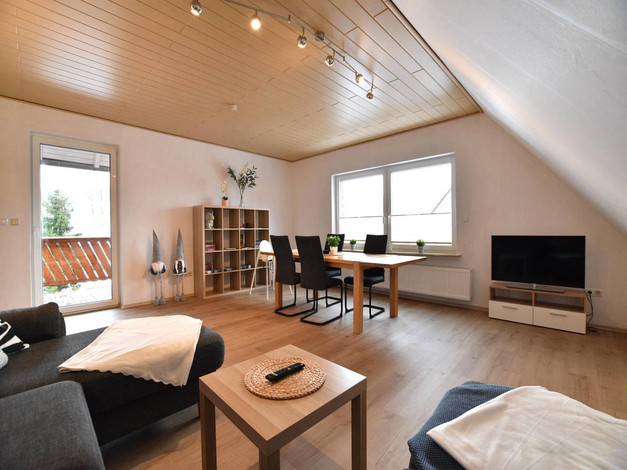 Ganze Wohnung, Ferienwohnung mit Balkon im Weserbergland in Emmerthal, Weserbergland