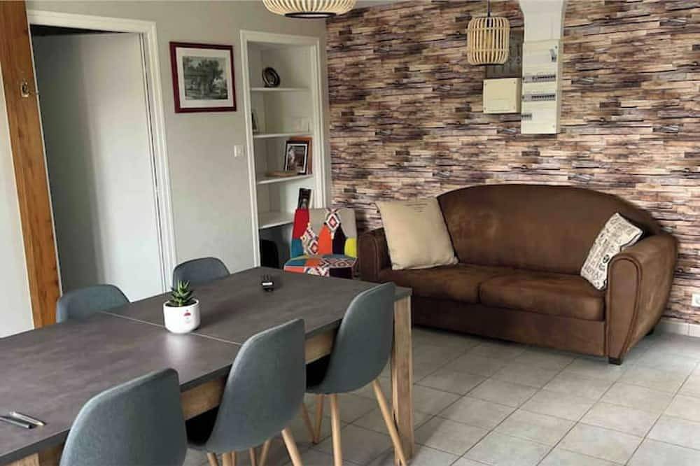 Maison à la campagne, piscine chauffée en période estivale,  classé 3 étoiles. in Verruyes, Deux-Sèvres