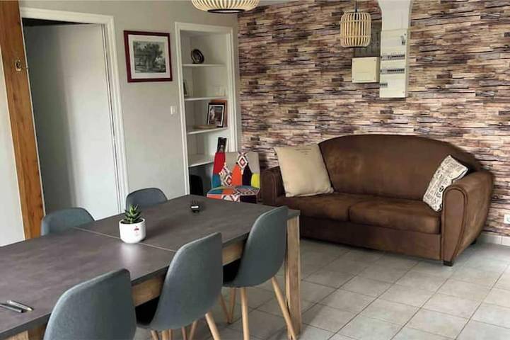 Maison à la campagne, piscine chauffée en période estivale,  classé 3 étoiles. in Verruyes, Deux-Sèvres