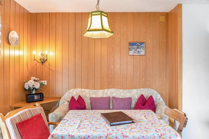 Entire apartment, Apartment '1' with Mountain View, Shared Garden and Wi-Fi in Wallgau, Walchensee