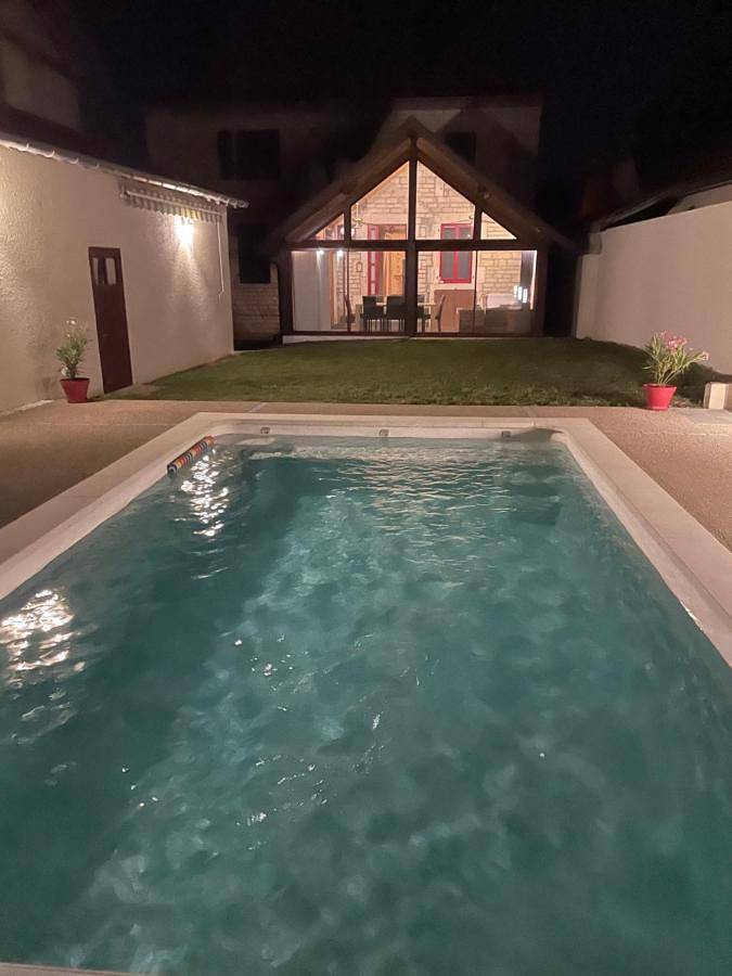 Location de vacances pour 12 personnes, avec Jardin et Piscine à Saint-Aubin
