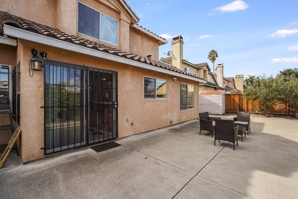 Spacious High Ceilings 5br/3bath. Sf Bay Area in Hayward (CA), Alameda County