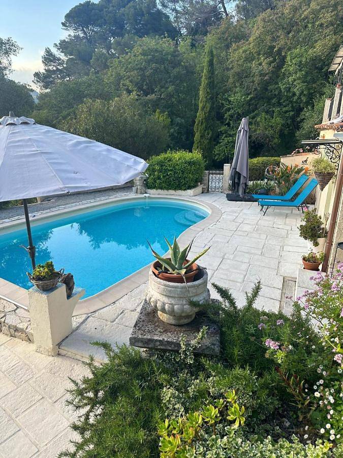 Appartement de vacances pour 4 personnes, avec Jacuzzi et Terrasse ainsi que Jardin et Piscine