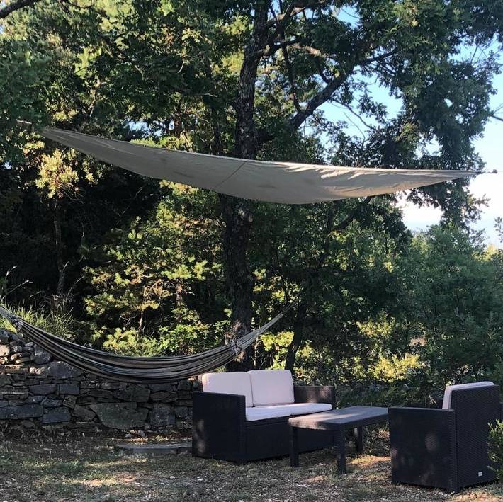 Location de vacances pour 2 personnes, avec vue ainsi que piscine et jardin à Caseneuve - 2