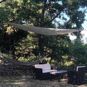 Gîte pour 2 personnes, avec jardin ainsi que piscine et vue à Caseneuve