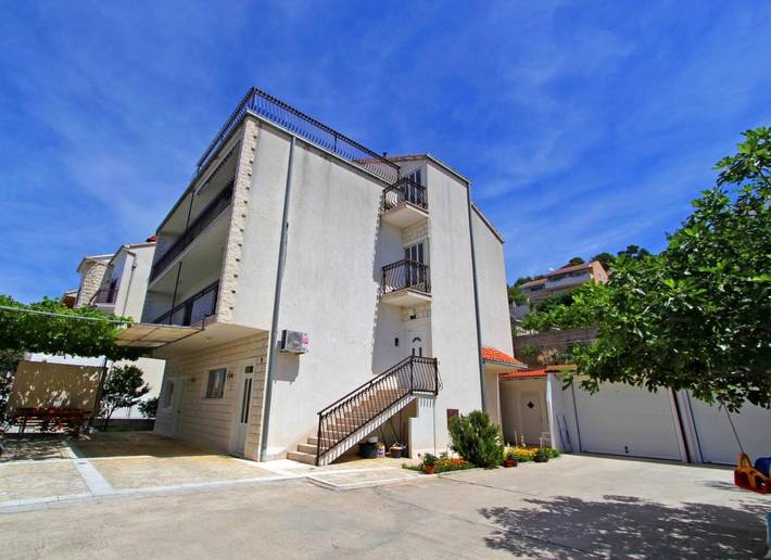 Apartament wakacyjny dla 2 osób, z taras i ogród oraz widok w Podstrana