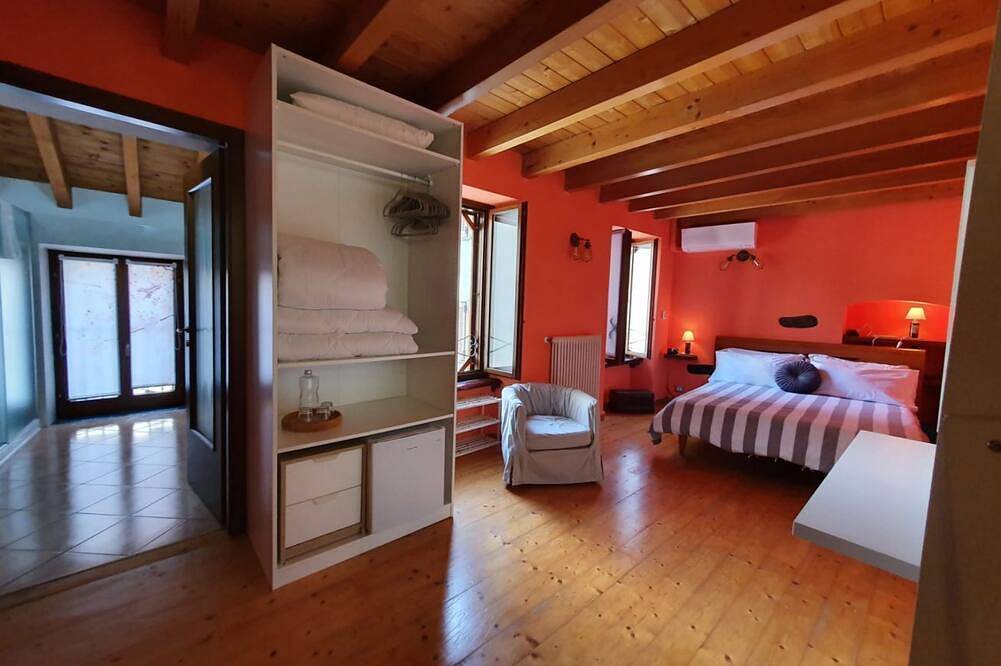 Hel lejlighed, Romantic village house on Lake Como (I Scalitt) in Carate Urio, Comosøen