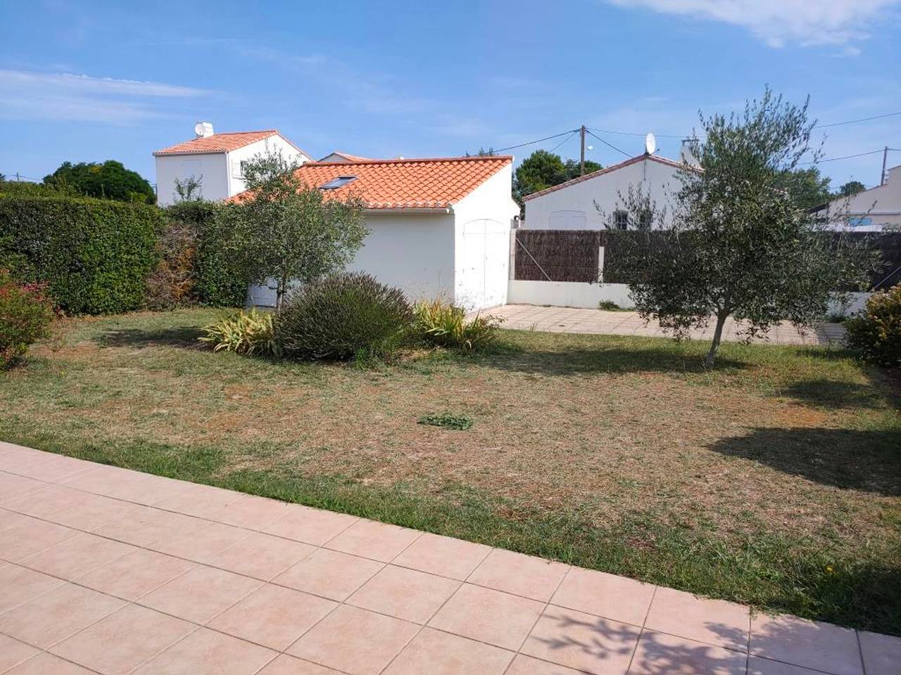 Spacious House for 9 - Near Beach, Parking, Terrace in Saint-Hilaire-de-Riez, Vendée