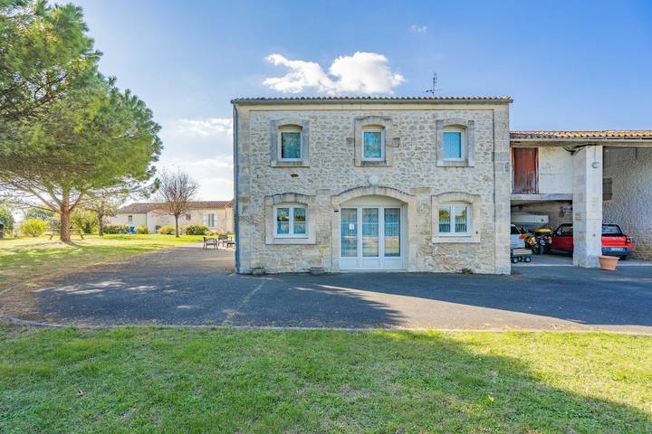 Maison de vacances pour 8 personnes, avec jardin à La Gripperie-Saint-Symphorien