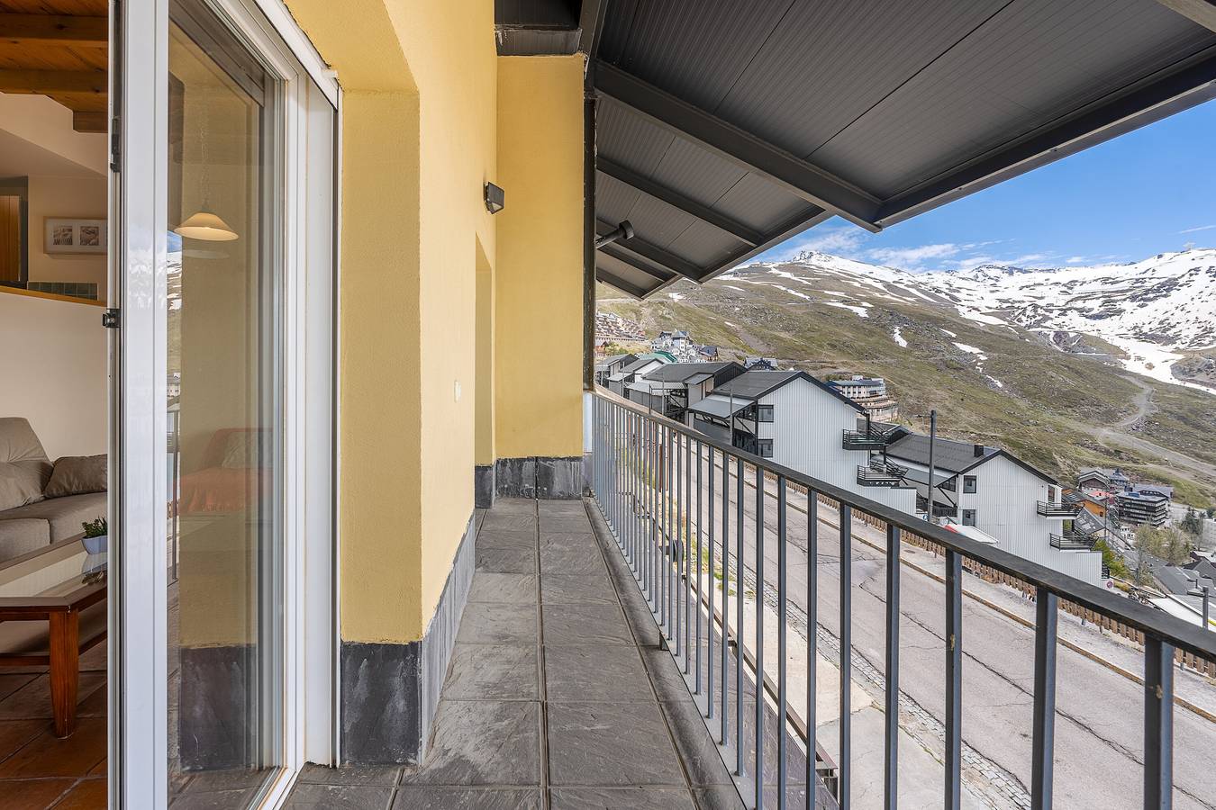 Entire apartment, Holiday Apartment "Duplex 23 D" near Slopes with Private Terrace & Wi-Fi in Sierra Nevada Ski Resort, Monachil