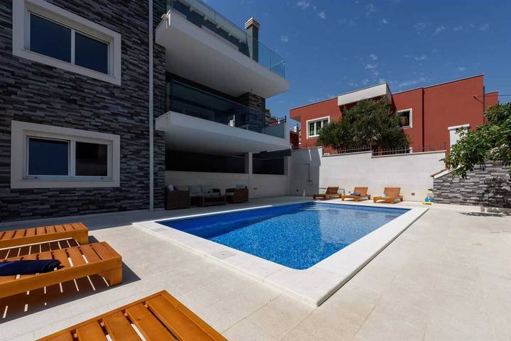 Villa für 8 Personen, mit Sauna und Balkon - 1