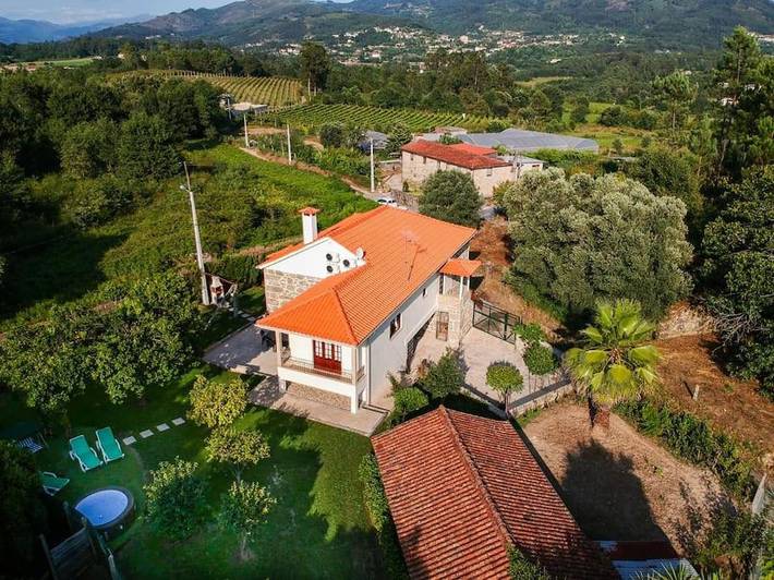 Casa de férias para 6 pessoas, com jardim e jacuzzi em Vila Verde