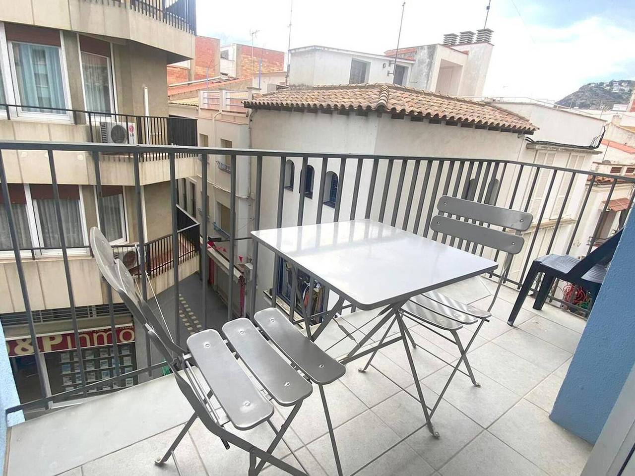 Entire studio, Cozy Studio in Historic Roses, 50m from Beach, Wi-Fi, A/C, Terrace, Ideal for 3 Guests in Roses Centre, Roses