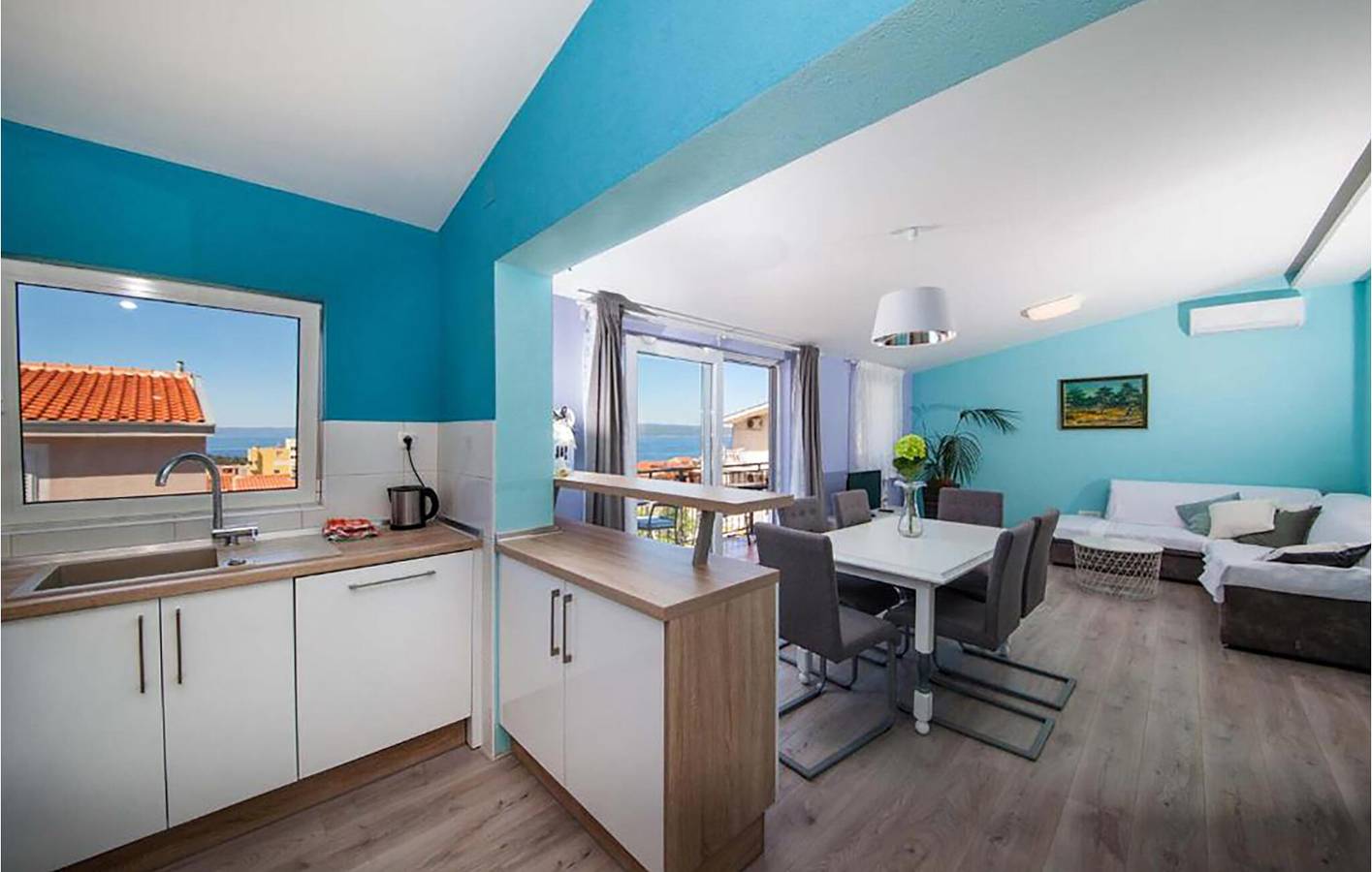 Ganze Ferienwohnung, Ferienwohnung mit Meerblick, Terrasse, WLAN und Parkplatz in Makarska in Makarska, Makarska Riviera