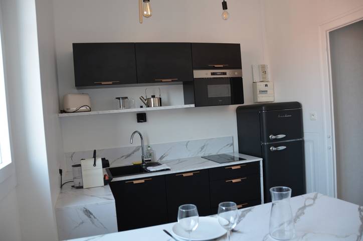 Gîte pour 2 personnes, avec balcon et vue sur le lac dans Office De Tourisme Lac D Annecy Rive Plein Soleil - 3