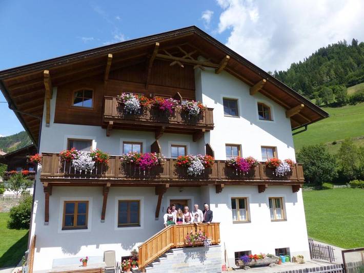 Ferienwohnung für 8 Personen, mit Balkon und Terrasse sowie Garten und Ausblick