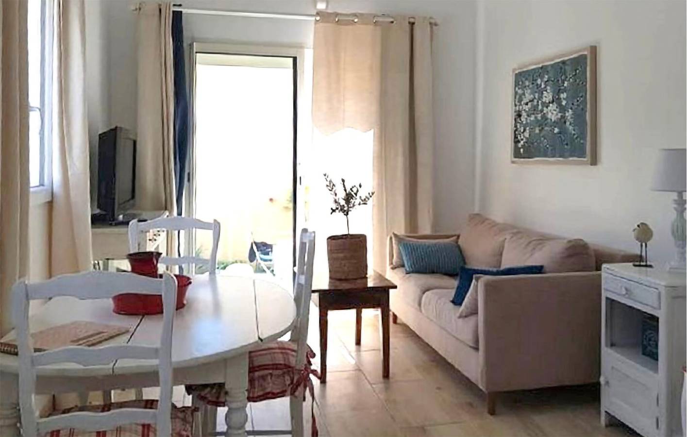 Modernes Apartment mit Pool, WiFi & AC in der Nähe von Le Saigon Restaurant in Mazan, Parc naturel régional du Mont-Ventoux