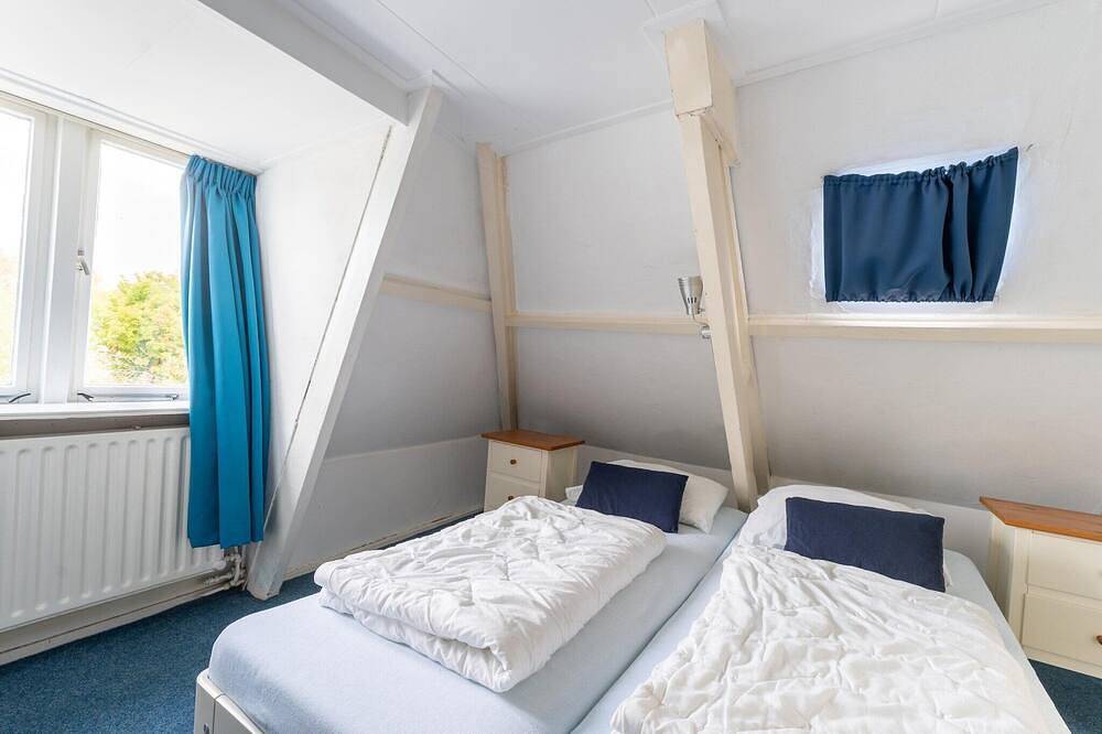 Ontsnapping aan het water met privé-aanlegsteiger in Heeg, IJsselmeer