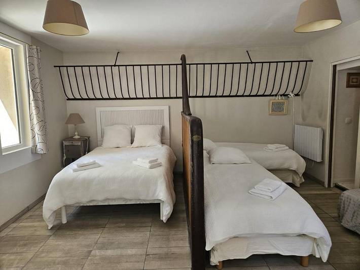 Maison d’hôte pour 4 personnes, avec Jacuzzi et Terrasse ainsi que Jardin et Piscine à Yvré-l'Évêque