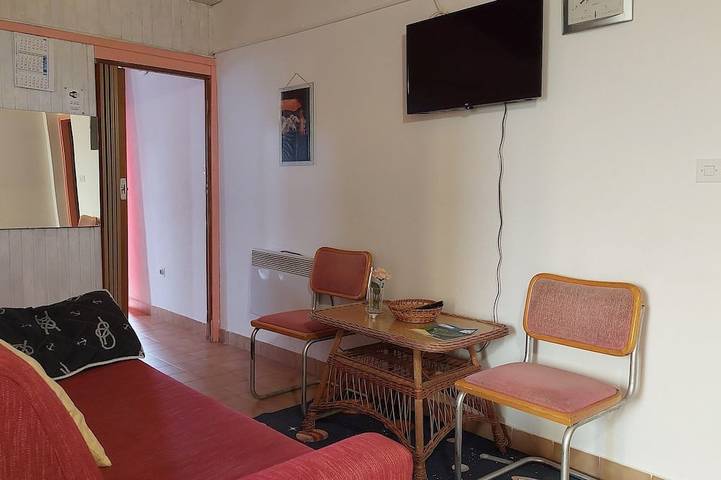 Ganze Wohnung, 2-Zimmer-Ferienwohnung mit Terrasse und Meerblick Mrljane, Pasman in Nevidane, Pasman