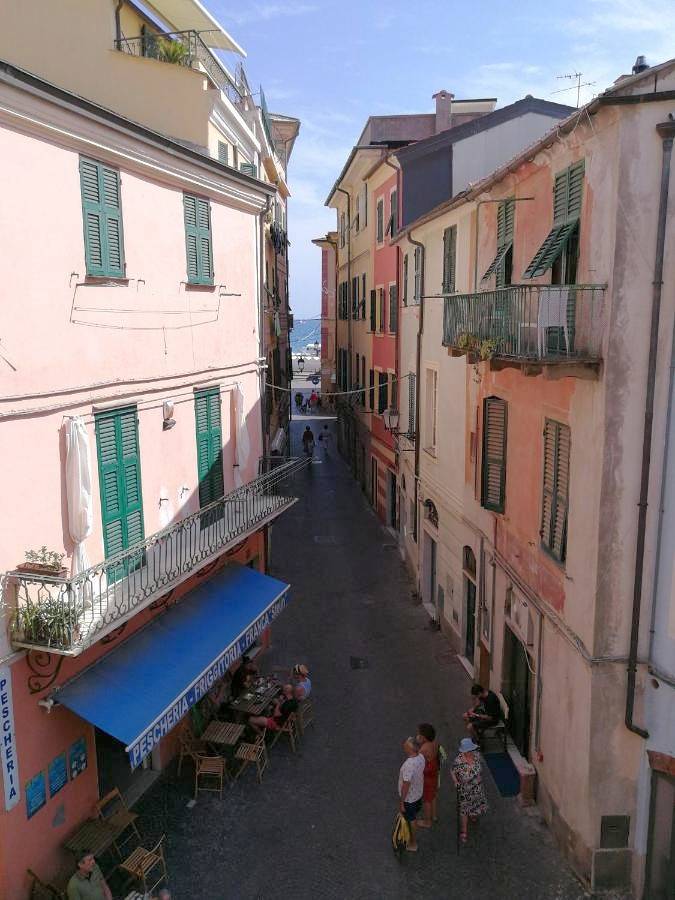 Ferienwohnung für 4 Personen, mit Terrasse und Ausblick in Celle Ligure