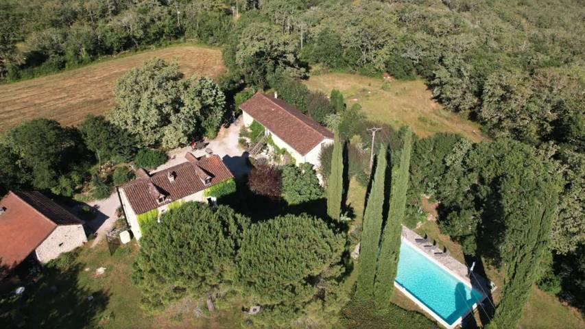 Gîte pour 6 personnes, avec piscine ainsi que terrasse et jardin, animaux acceptés à Berganty
