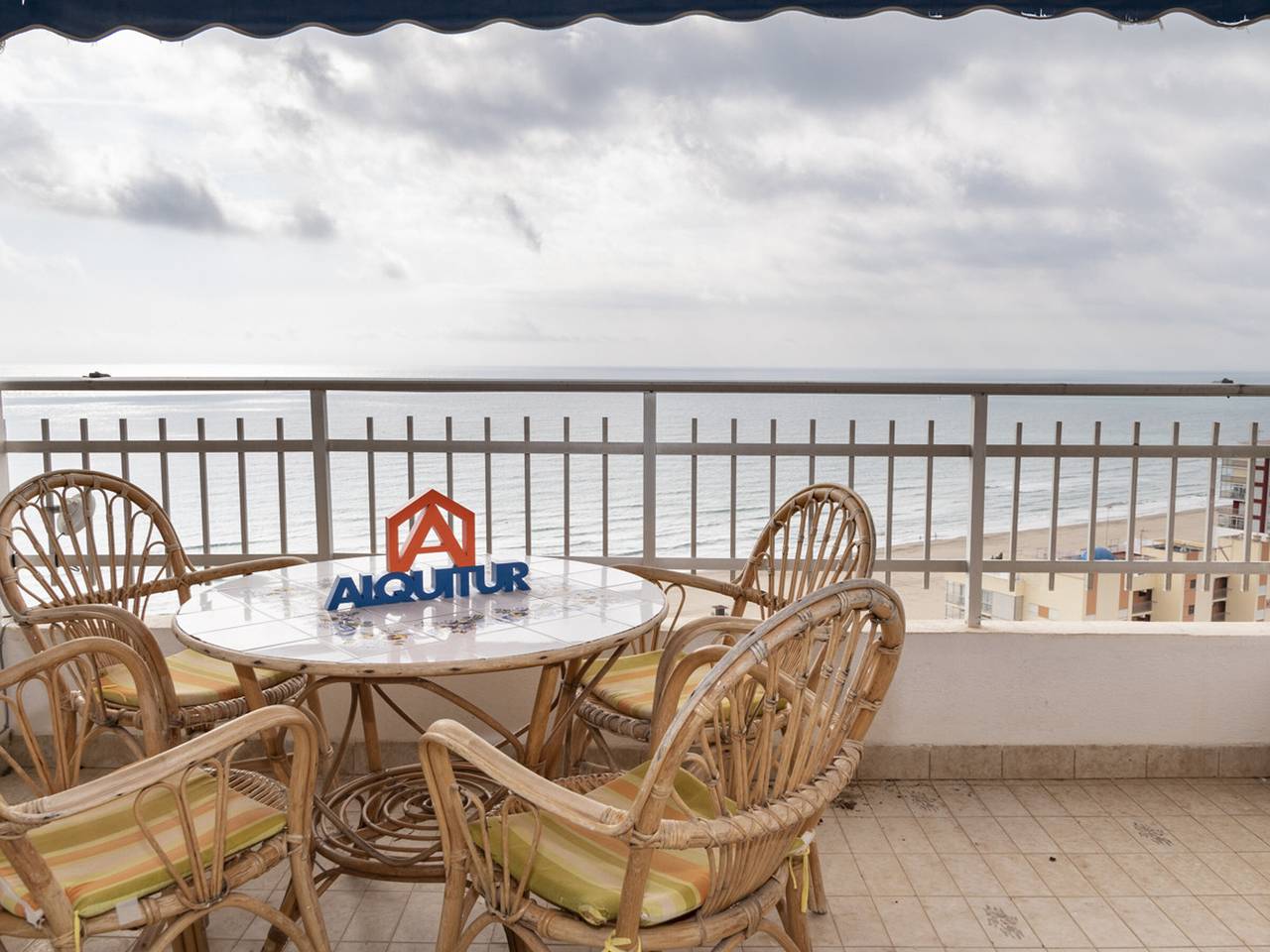 Appartement entier, Appart. accueillant à Cullera, face plage, 2 ch, piscine, wifi in Cullera, Costa de Valencia