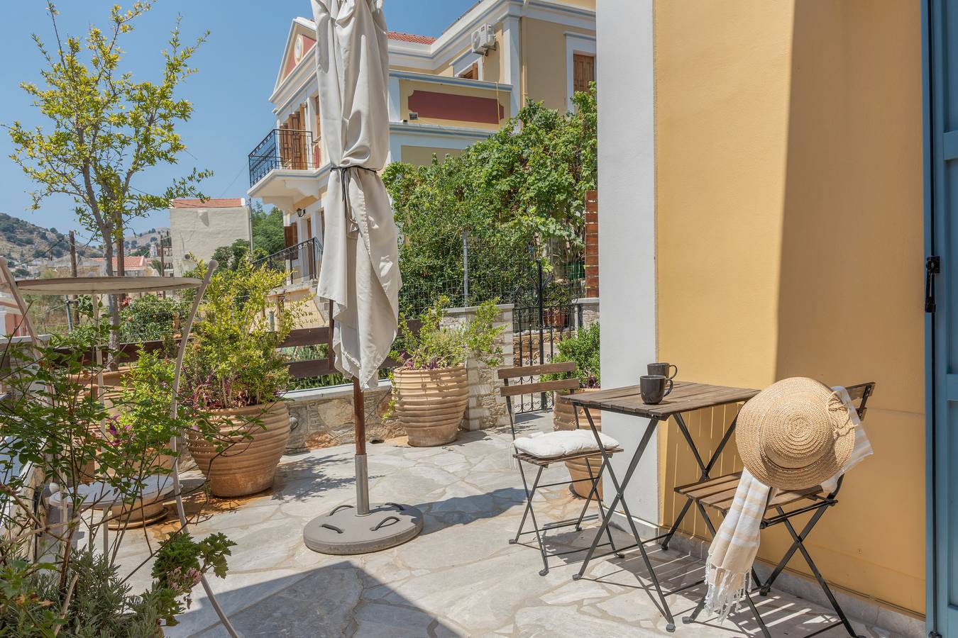 Entire studio, Studio Apartment 'No 3 Superior Symi Nautilus' with Mountain View, Wi-Fi and Air Conditioning in Ano Symi, Rhodes
