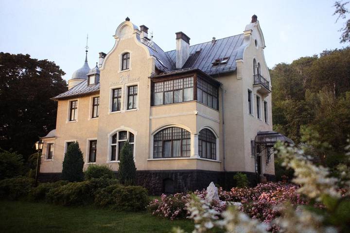 Chambre d’hôte pour 2 personnes, avec sauna et vue ainsi que piscine et jardin