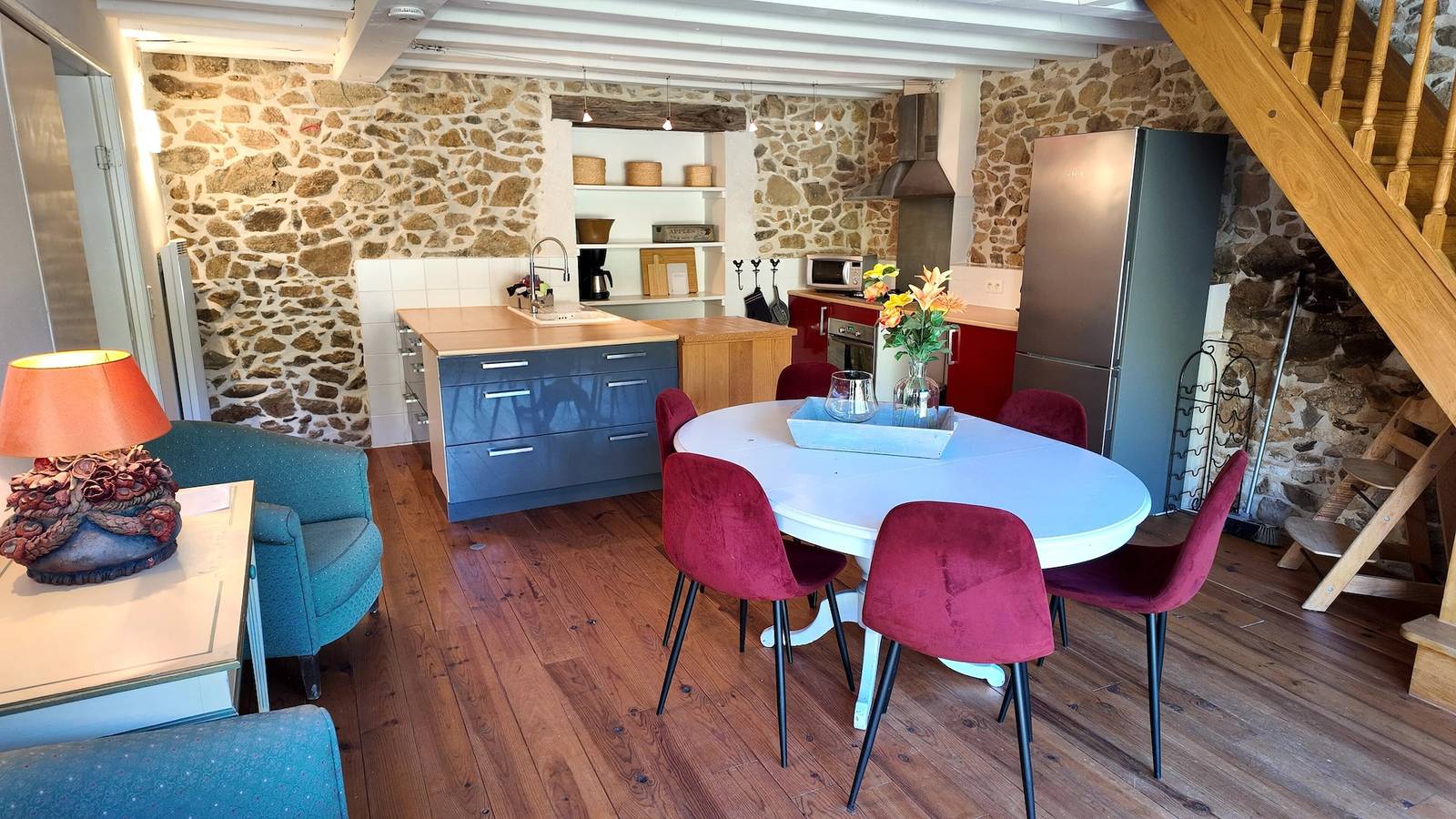 Vakantiehuis 'Domaine De Bellac - La Belle Cour' met gedeeld zwembad, tuin en wifi in Roussines, Regionaal Natuurpark van de Perigord-Limousin