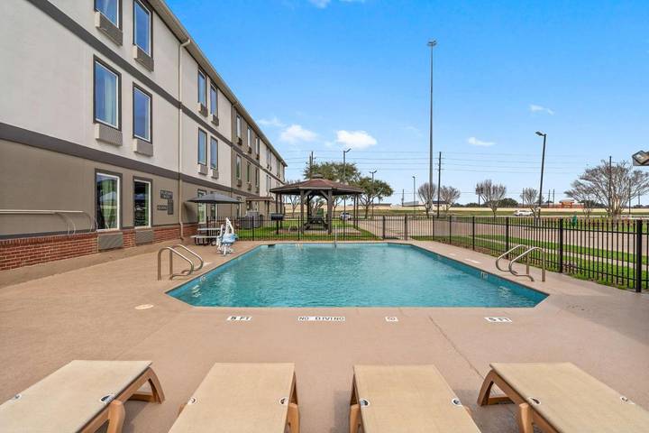 Hotel para 2 personas, con terraza y piscina - 1
