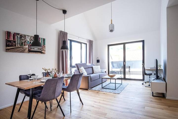 Ferienwohnung für 3 Personen, mit Balkon und Terrasse sowie Ausblick in Oedheim