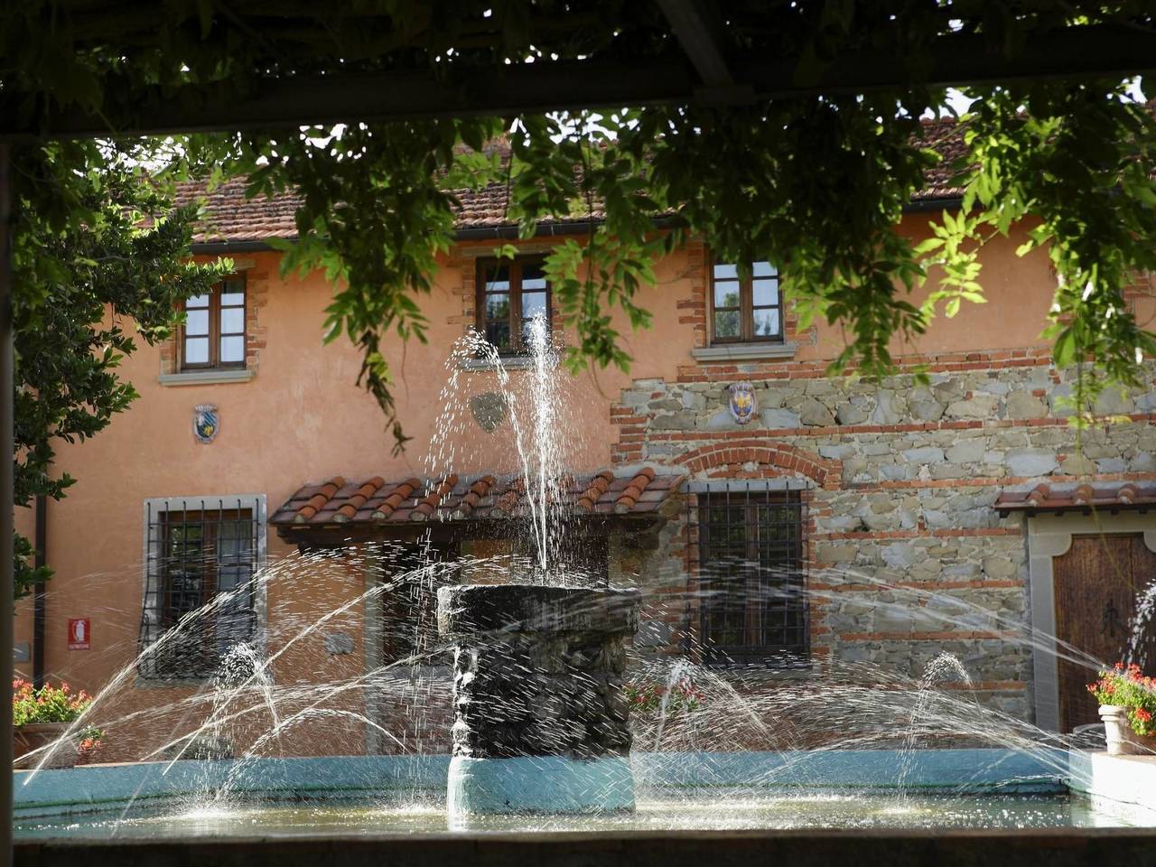 Appartamento intero, Unterkunft in einer Residenz mit Restaurant und Schwimmbad in San Donato Fronzano, Valdarno