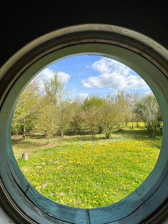 Gîtes Les Perouilles - La Roulotte Climatisée avec Jacuzzi et Piscine Hors sol de Josépha in Puymiclan, Région de Marmande