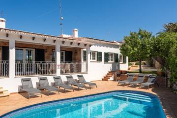 Villa in Sant Lluís, Menorcas Küste für 8 
