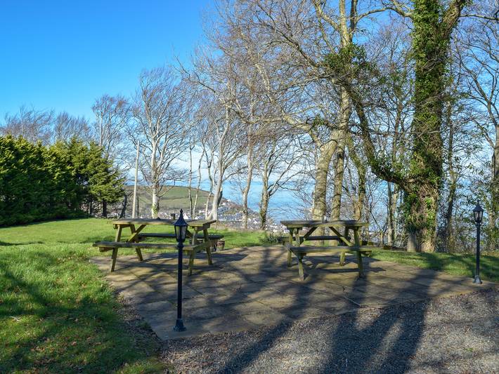 Log cabin for 4 people, with Garden in Mid-Wales